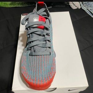 Women Nike vapormax size 8.5